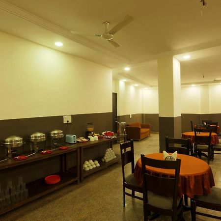 Palm Majestic At Airport Hotel New Delhi Luaran gambar